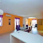 Apartman In With Pool Near The Sea