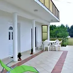 Apartman In With Pool Near The Sea *