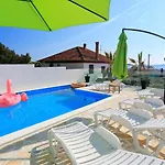 In With Pool Near The Sea * Bibinje