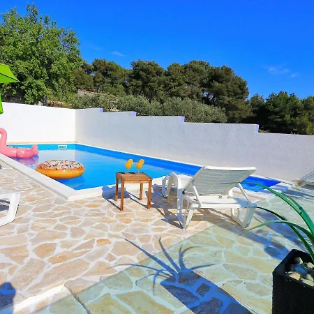 In With Pool Near The Sea *