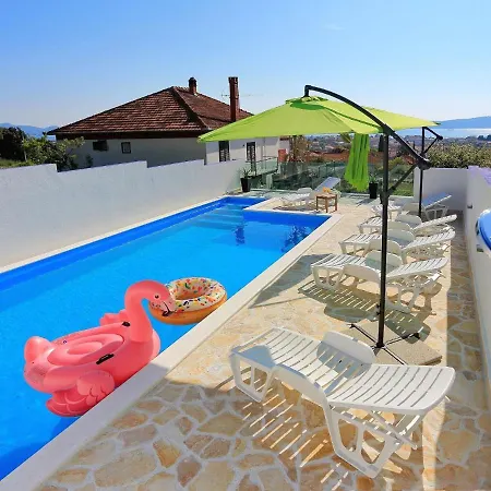 In With Pool Near The Sea Апартаменты Бибинье
