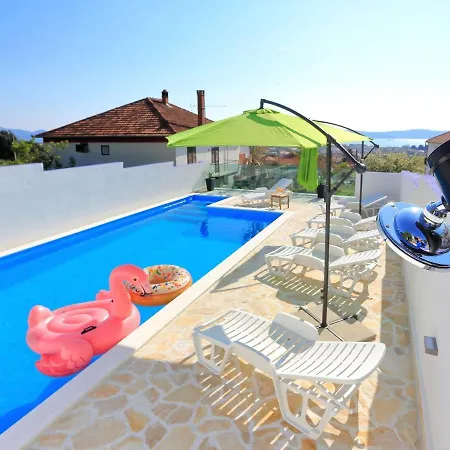 In With Pool Near The Sea * Бибинье