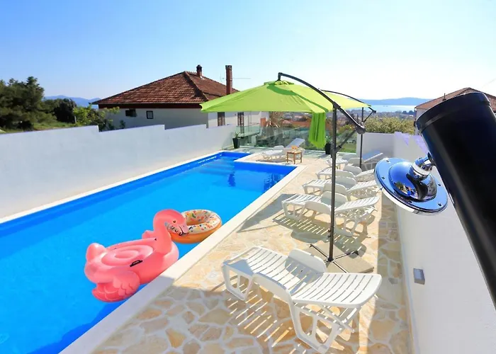 In With Pool Near The Sea * Bibinje