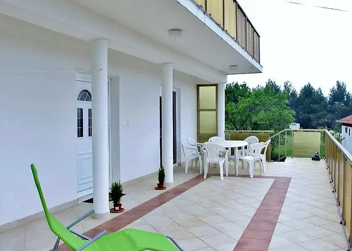 Apartman In With Pool Near The Sea *