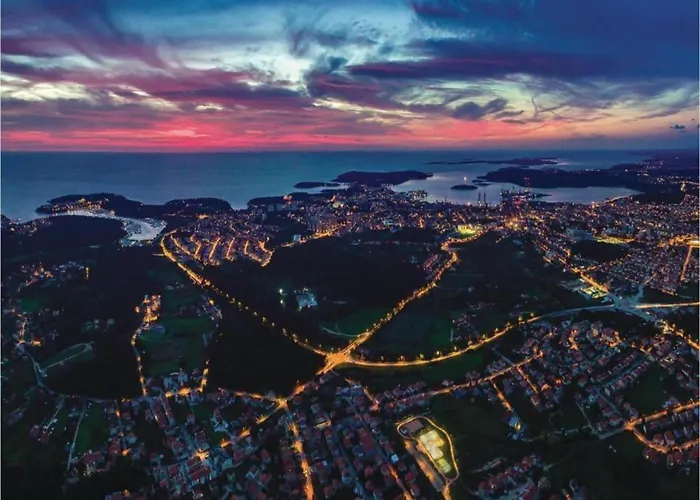 In With Pool Near The Sea Apartman Bibinje