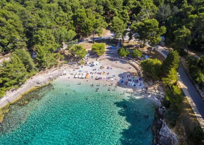 In With Pool Near The Sea Apartman *